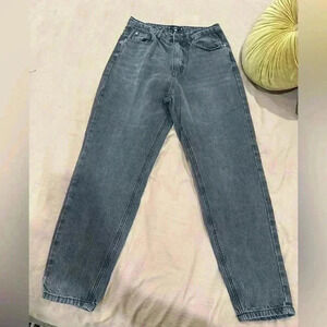 riot
highrise mom jean
US 4R